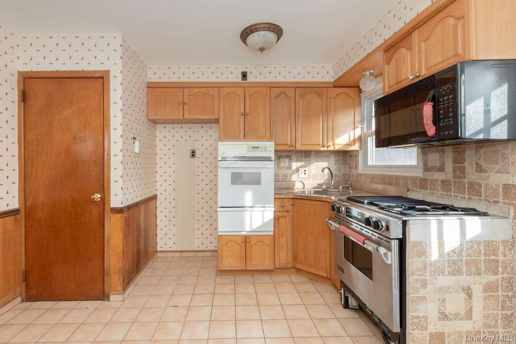 Single Family Reville  Bronx, NY 10464, MLS-946356-7