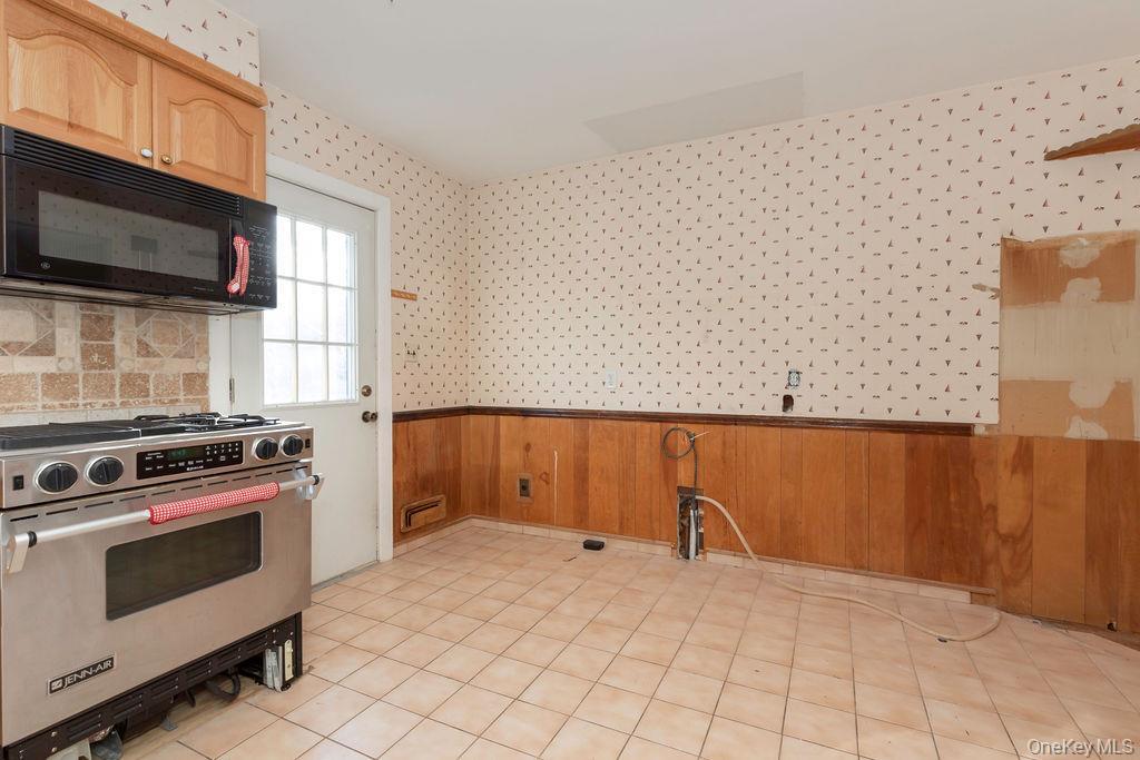 Single Family Reville  Bronx, NY 10464, MLS-946356-8