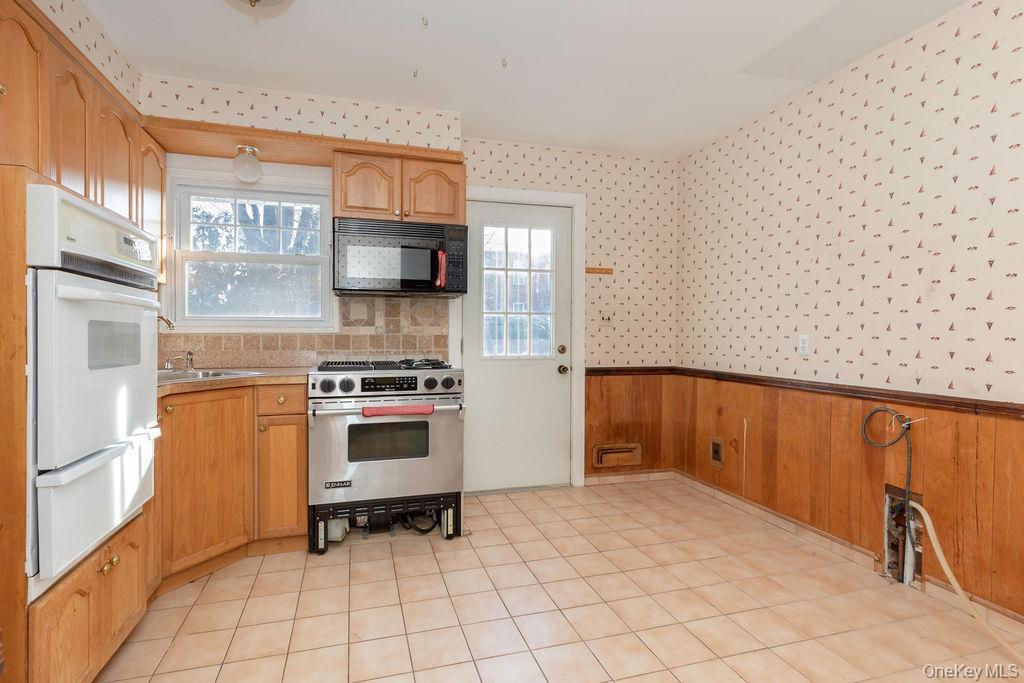 Single Family Reville  Bronx, NY 10464, MLS-946356-9