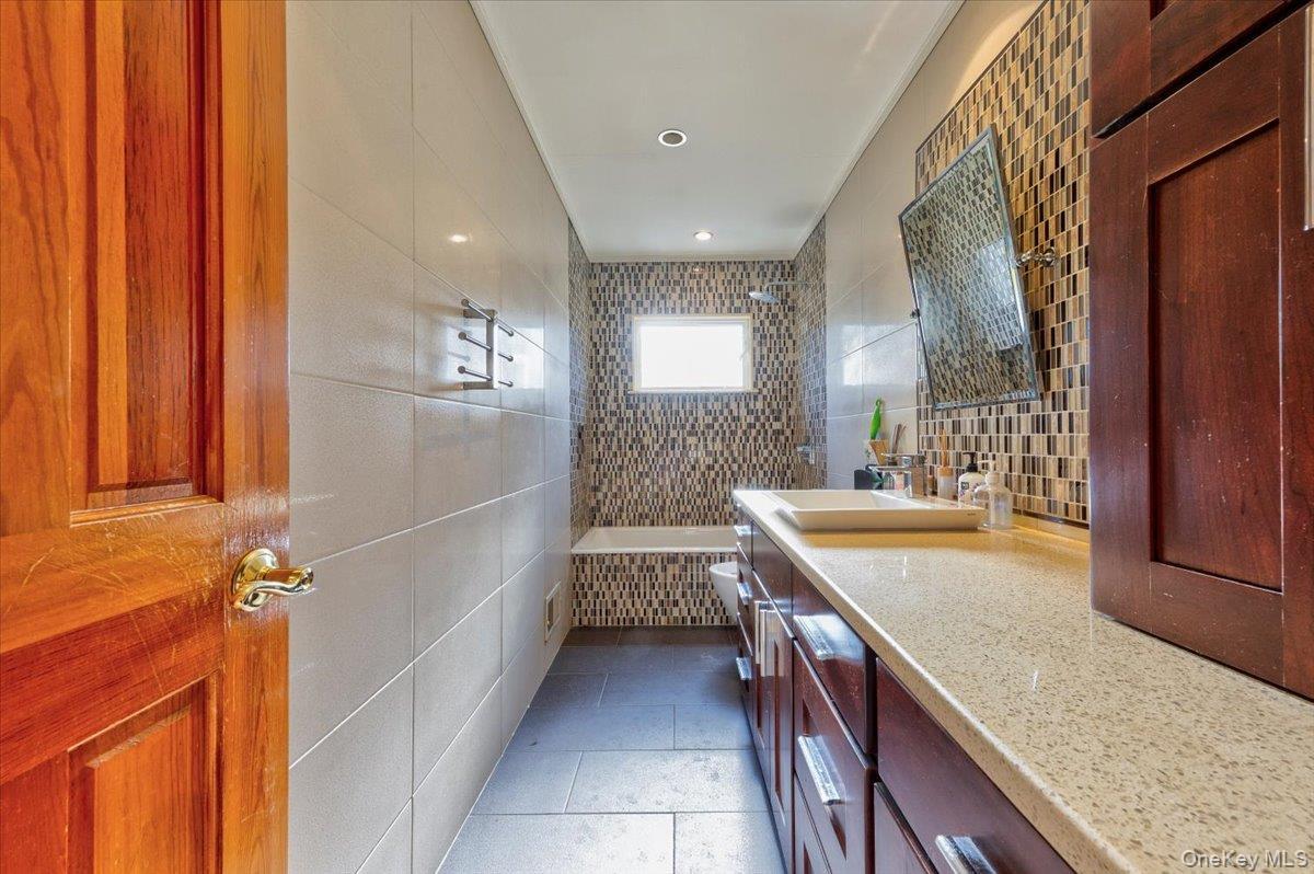 Single Family 86th Queens, NY 11414, MLS-946403-16