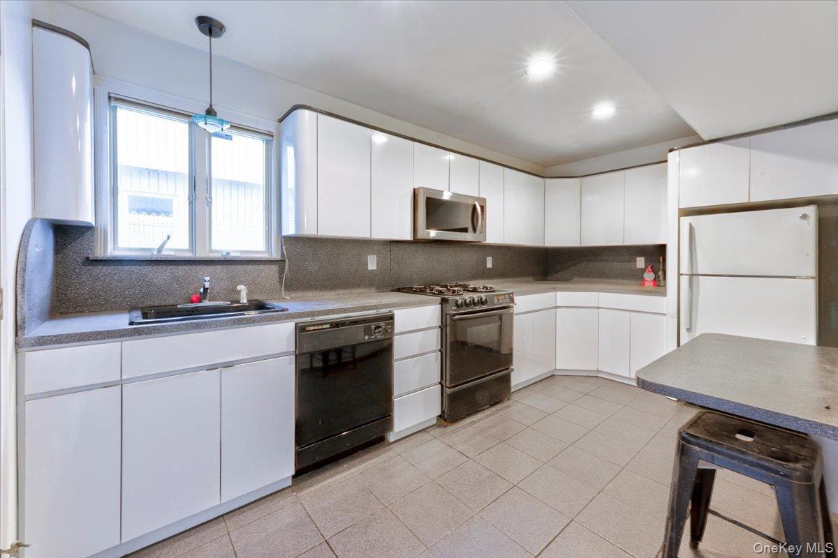 Single Family 86th Queens, NY 11414, MLS-946403-23