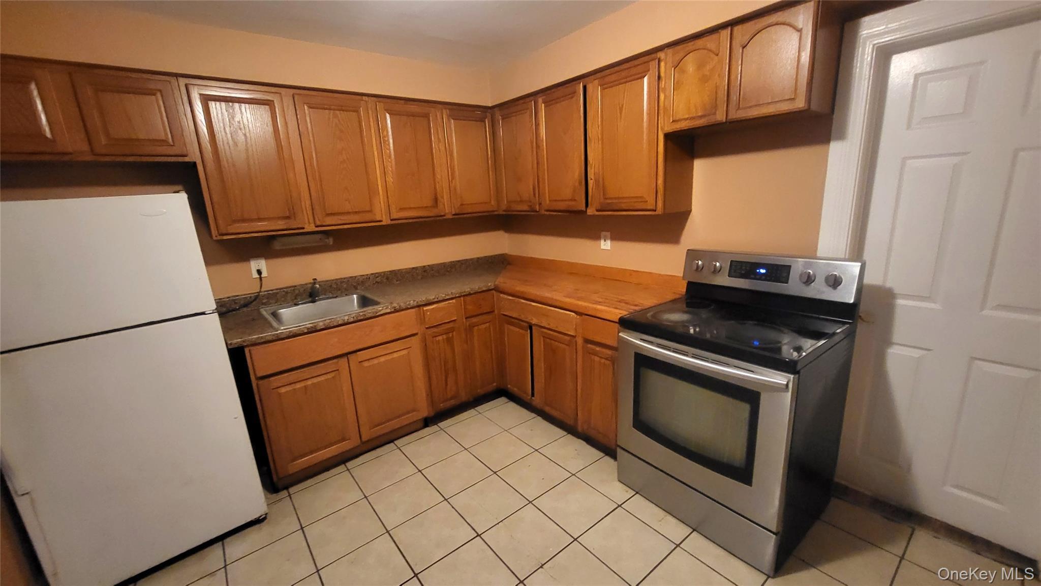 Single Family Academy  Dutchess County, NY 12601, MLS-946461-2