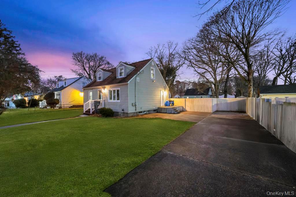 Single Family Andrews Avenue Suffolk County, NY 11798, MLS-946528-2