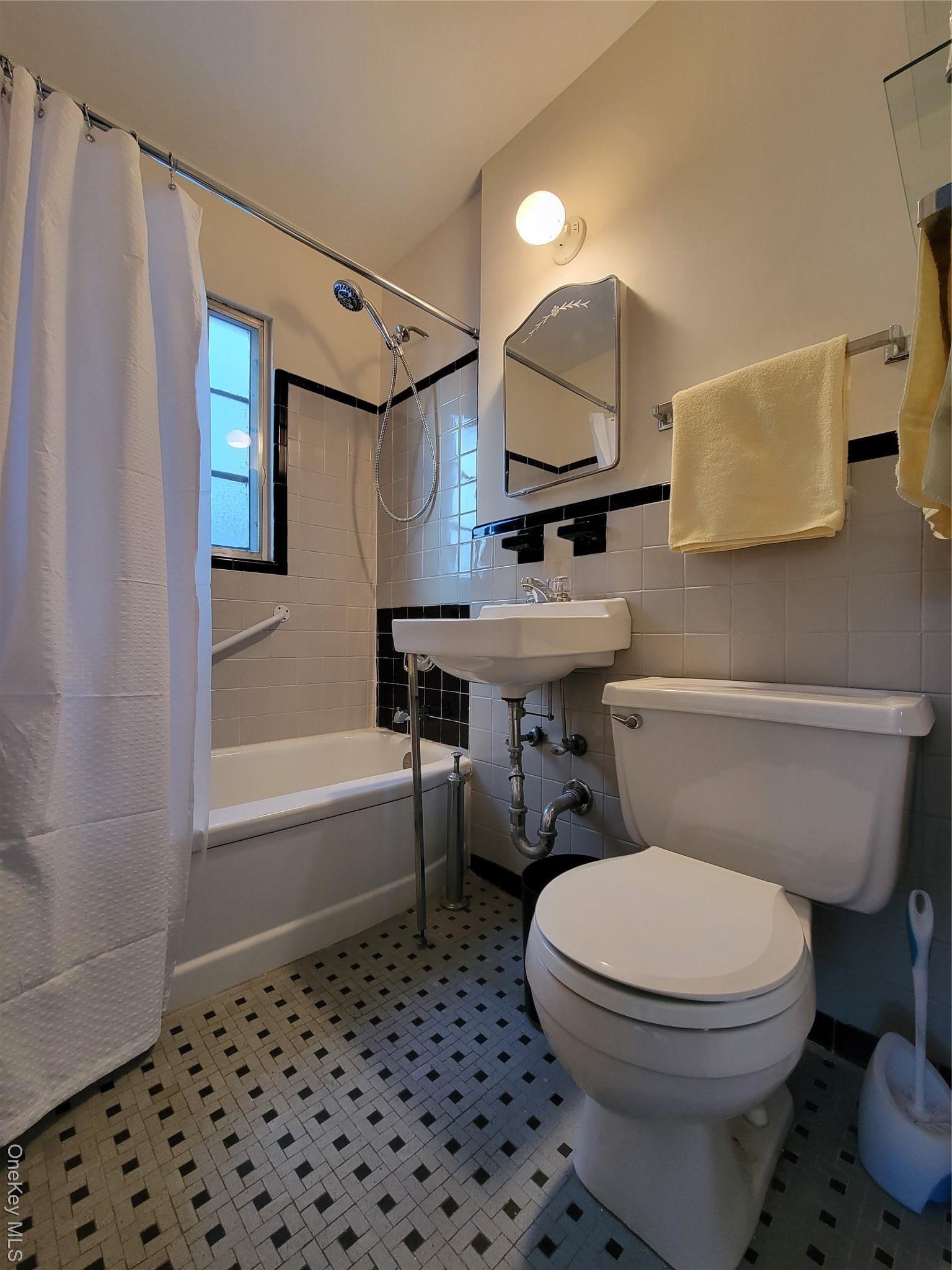 Single Family Murdock Queens, NY 11429, MLS-946573-16