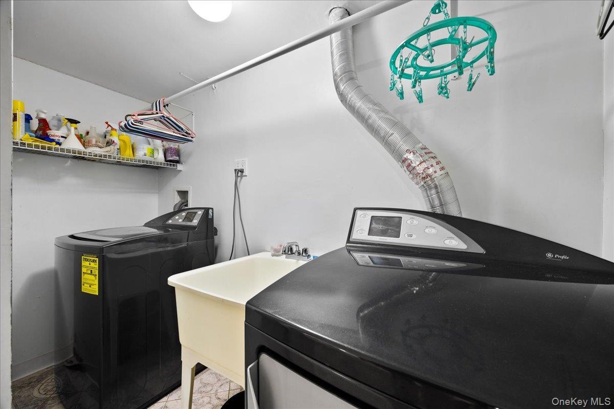 Single Family 265th  Queens, NY 11004, MLS-946576-28