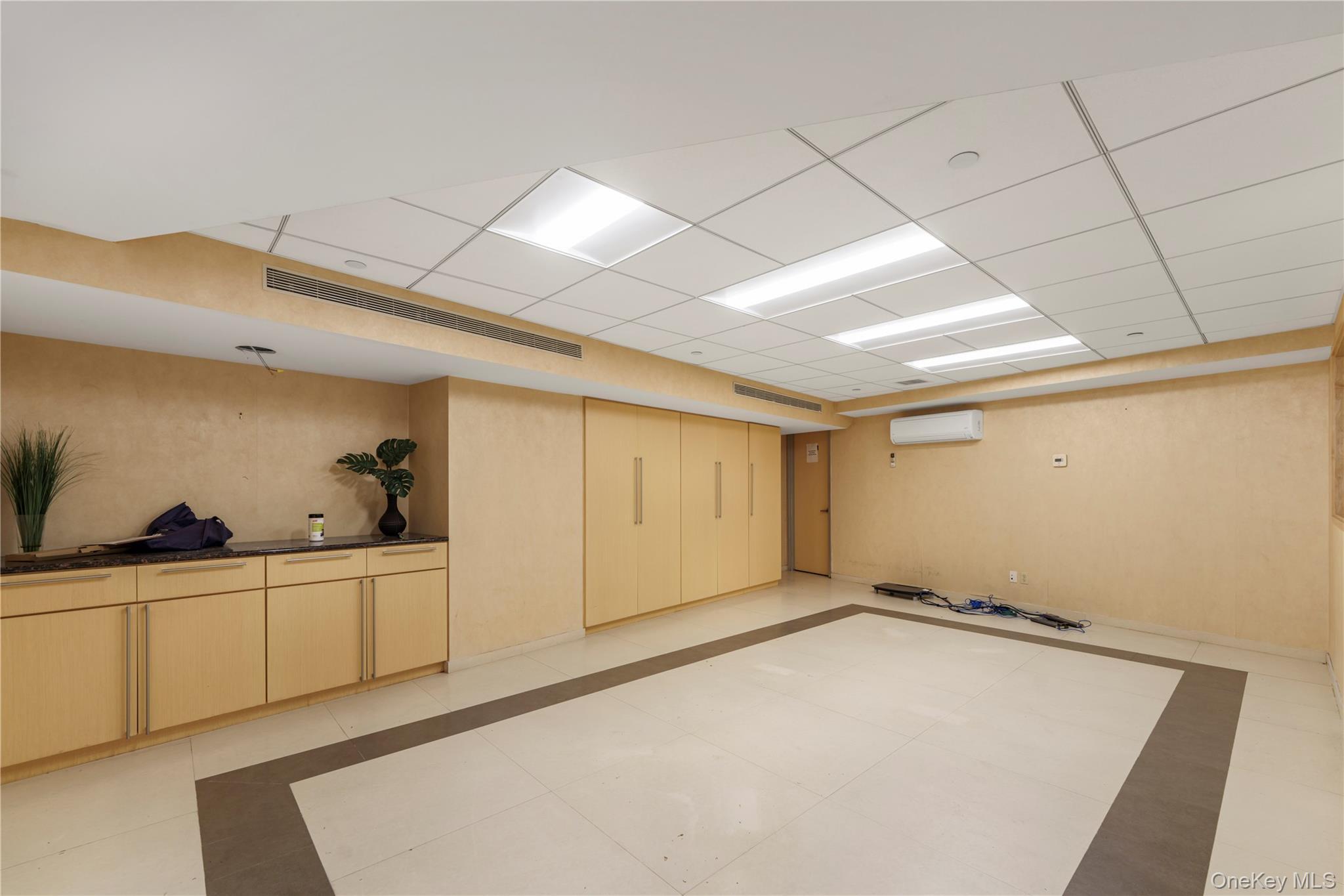 Commercial Lease Main  Queens, NY 11355, MLS-946611-46