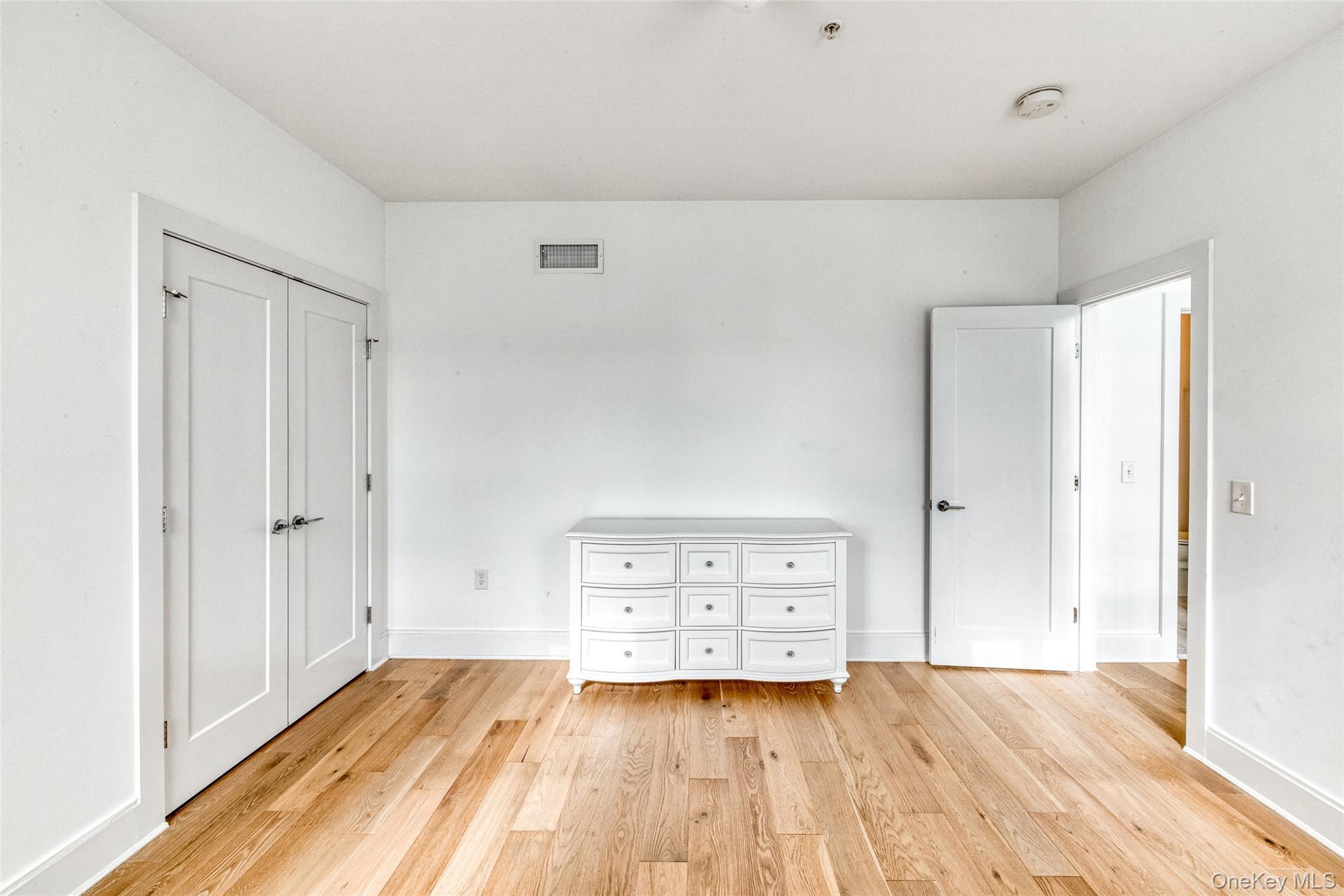 Condo Marina Pointe  Nassau County, NY 11518, MLS-946618-20