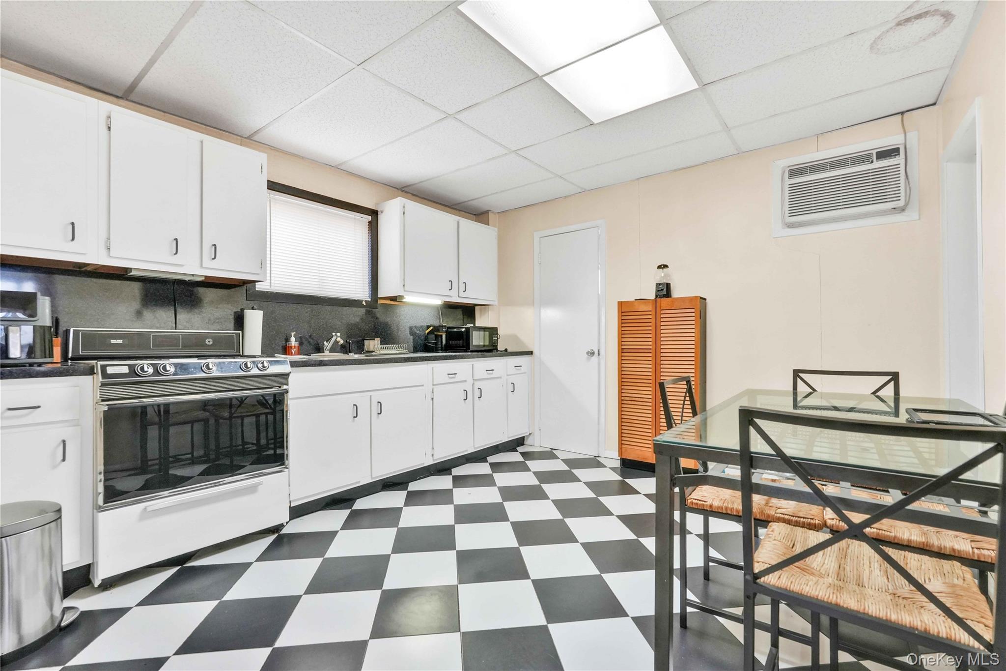 Single Family 90th Queens, NY 11416, MLS-946656-14