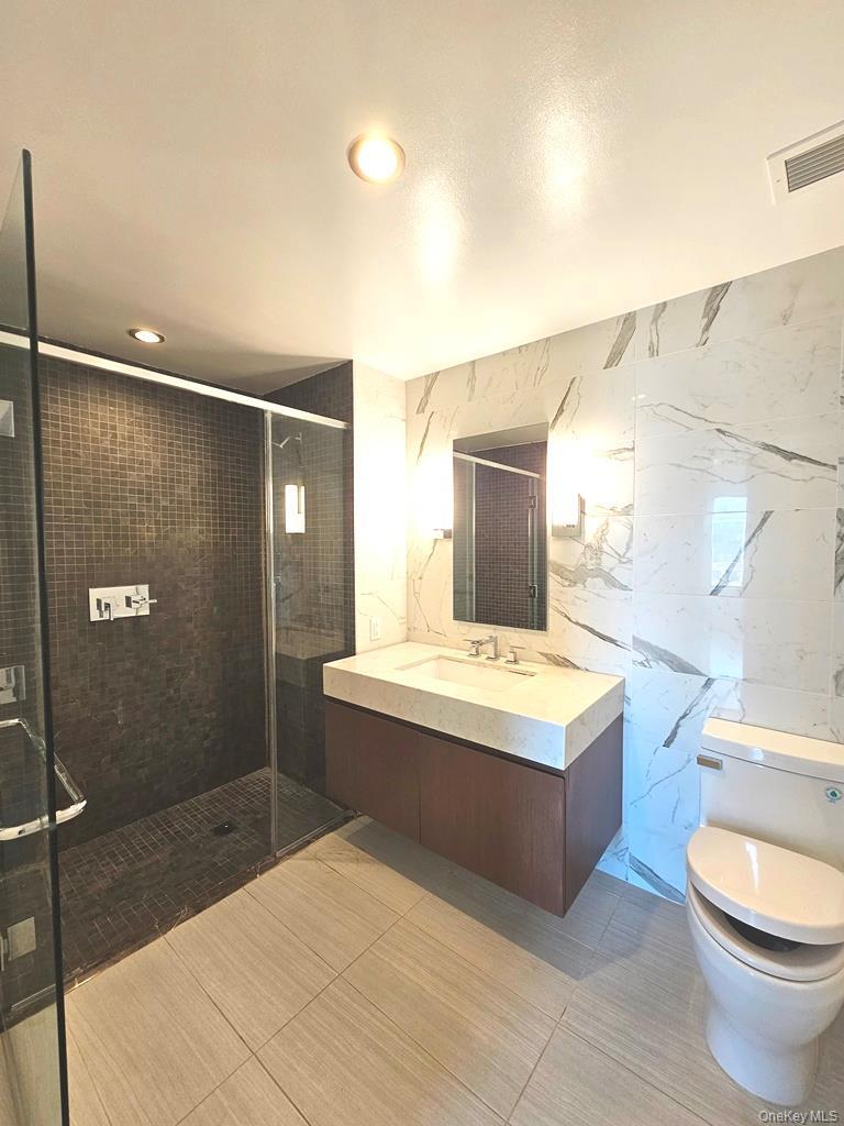 Condo 39th  Queens, NY 11354, MLS-946814-10