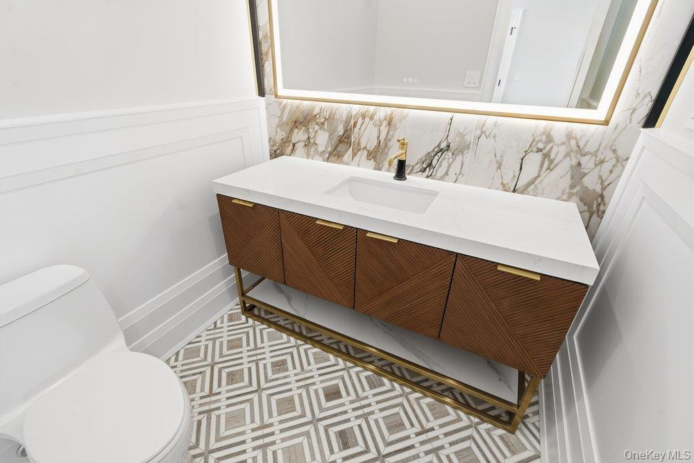 Single Family 81st  Queens, NY 11004, MLS-946871-17