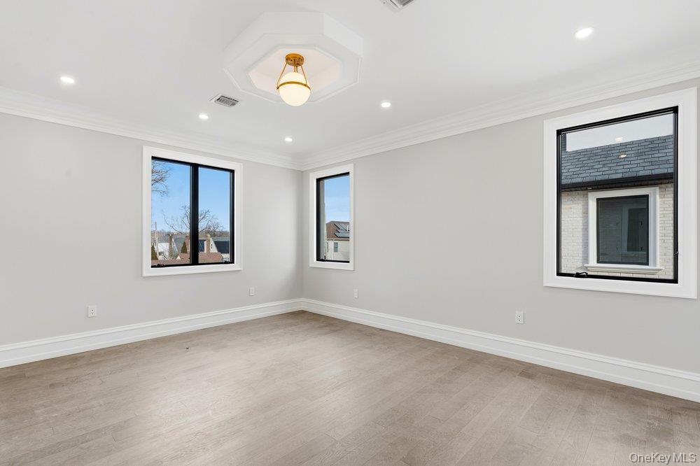 Single Family 81st  Queens, NY 11004, MLS-946871-22