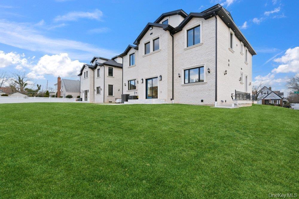 Single Family 81st  Queens, NY 11004, MLS-946871-27