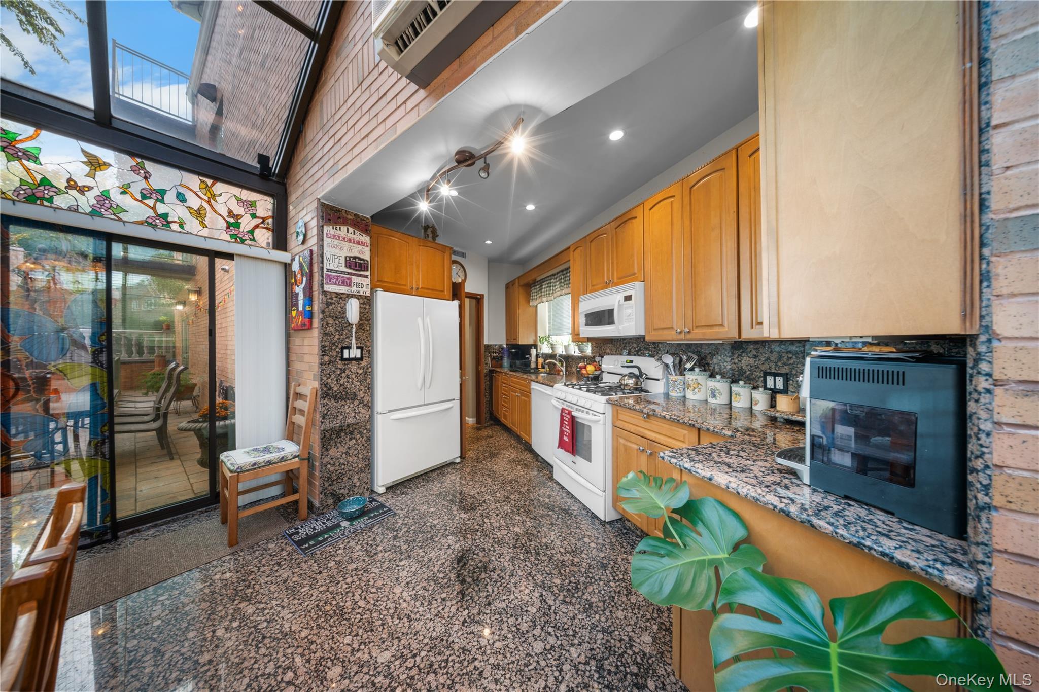 Single Family 63rd Queens, NY 11378, MLS-946891-4