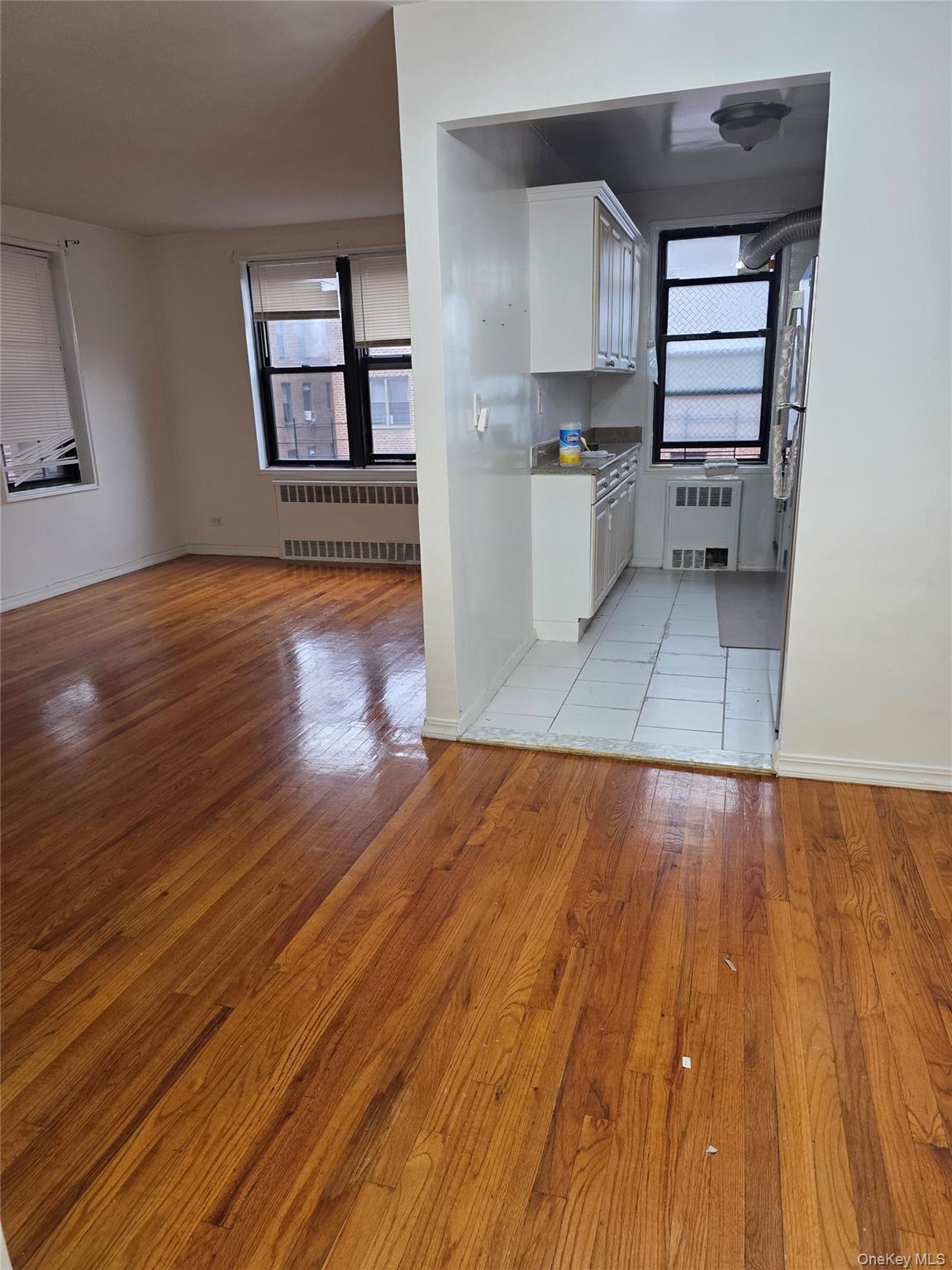 Apartment in New York - 72  Queens, NY 11367