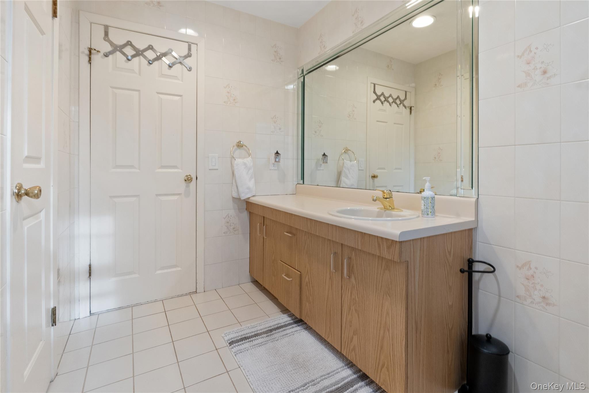 Single Family Cherokee Rd Out Of Area, NY 08816, MLS-946908-18