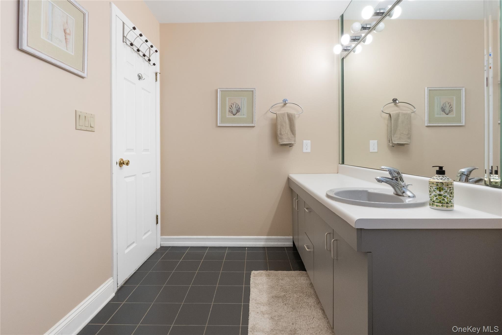 Single Family Cherokee Rd Out Of Area, NY 08816, MLS-946908-20