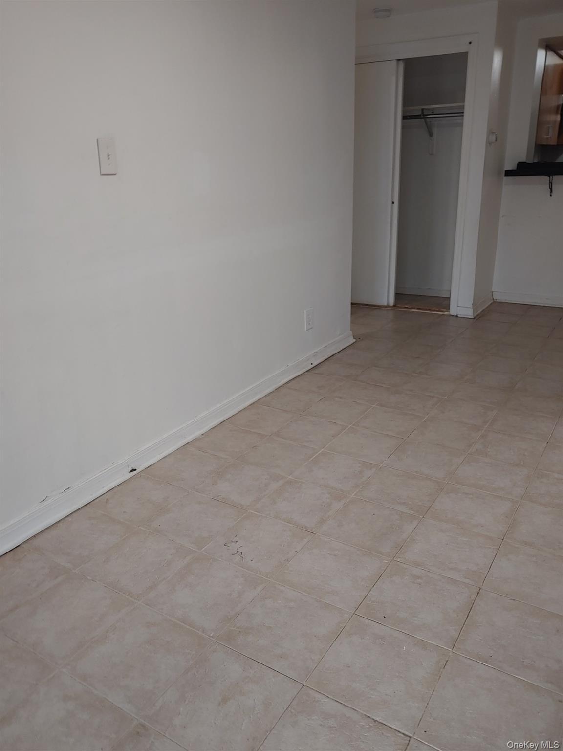 Apartment Pontiac  Queens, NY 11427, MLS-947079-6