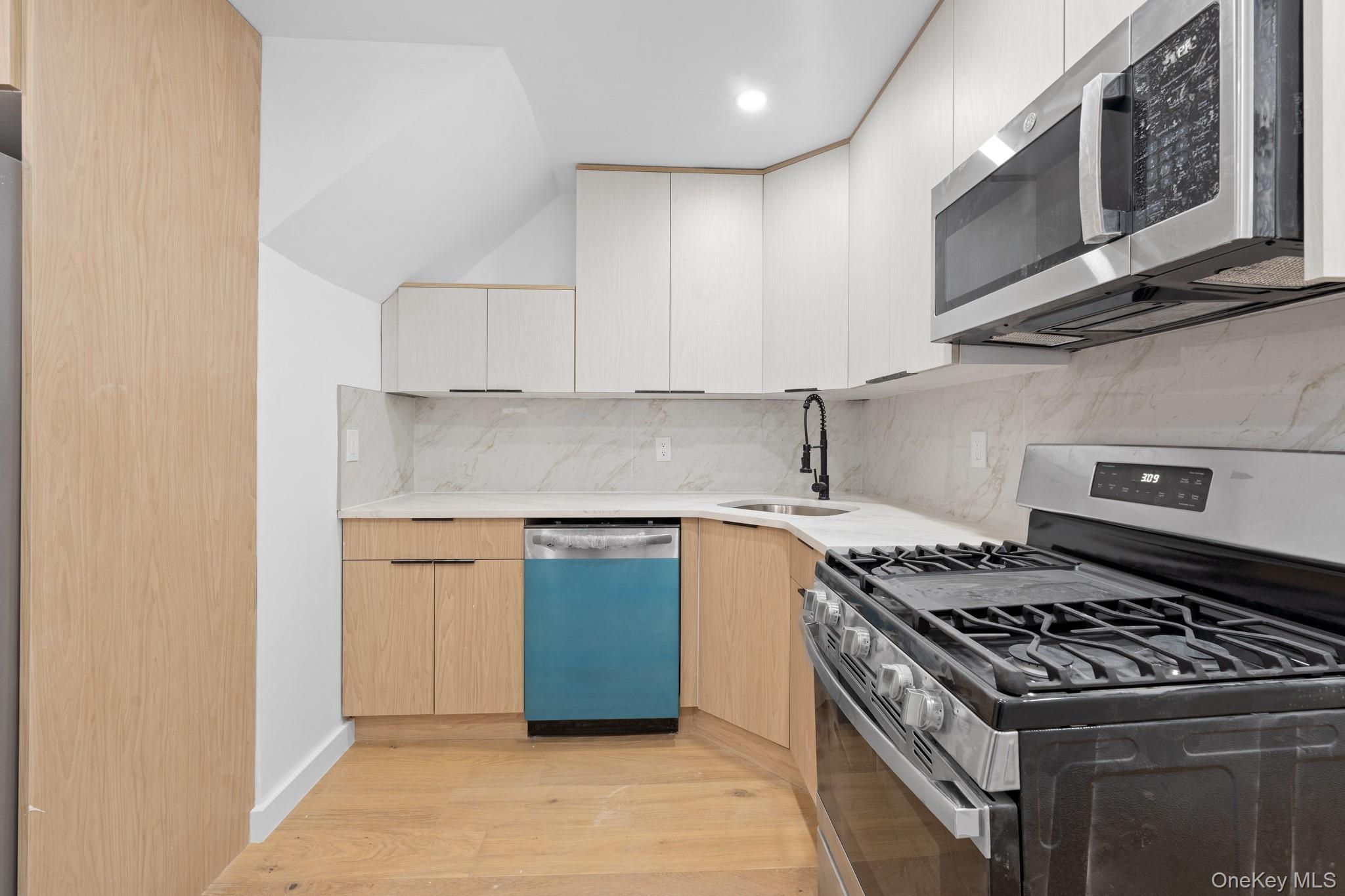 Single Family Murdock  Queens, NY 11412, MLS-947302-3