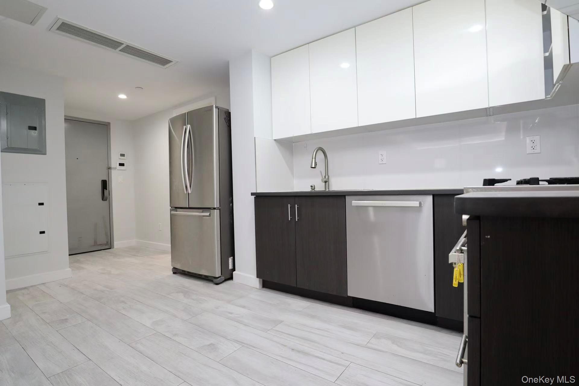 Condo Union  Queens, NY 11366, MLS-947410-3