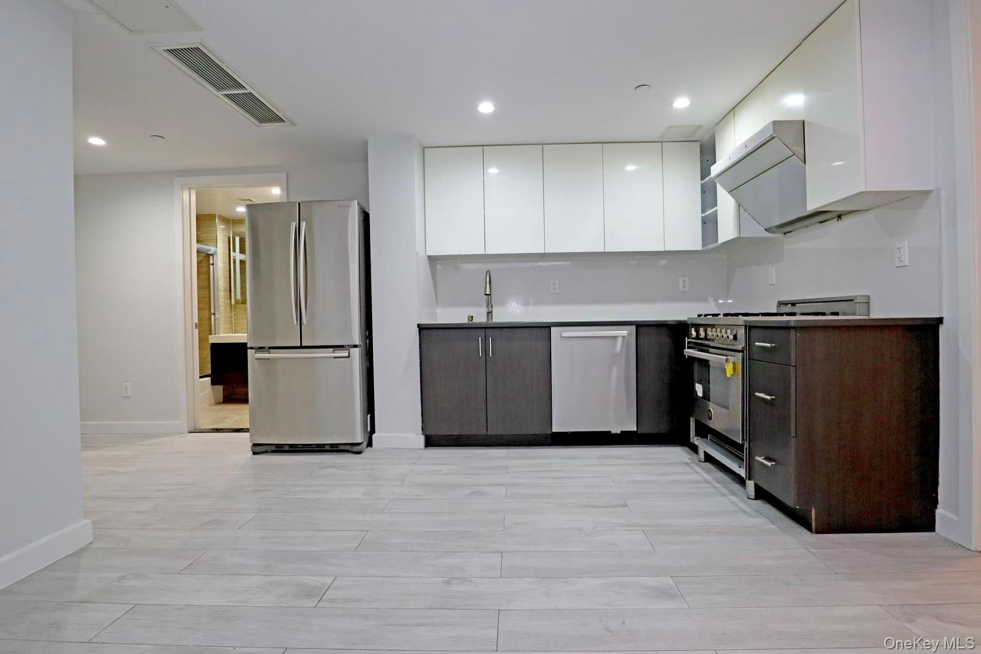 Condo Union  Queens, NY 11366, MLS-947410-4