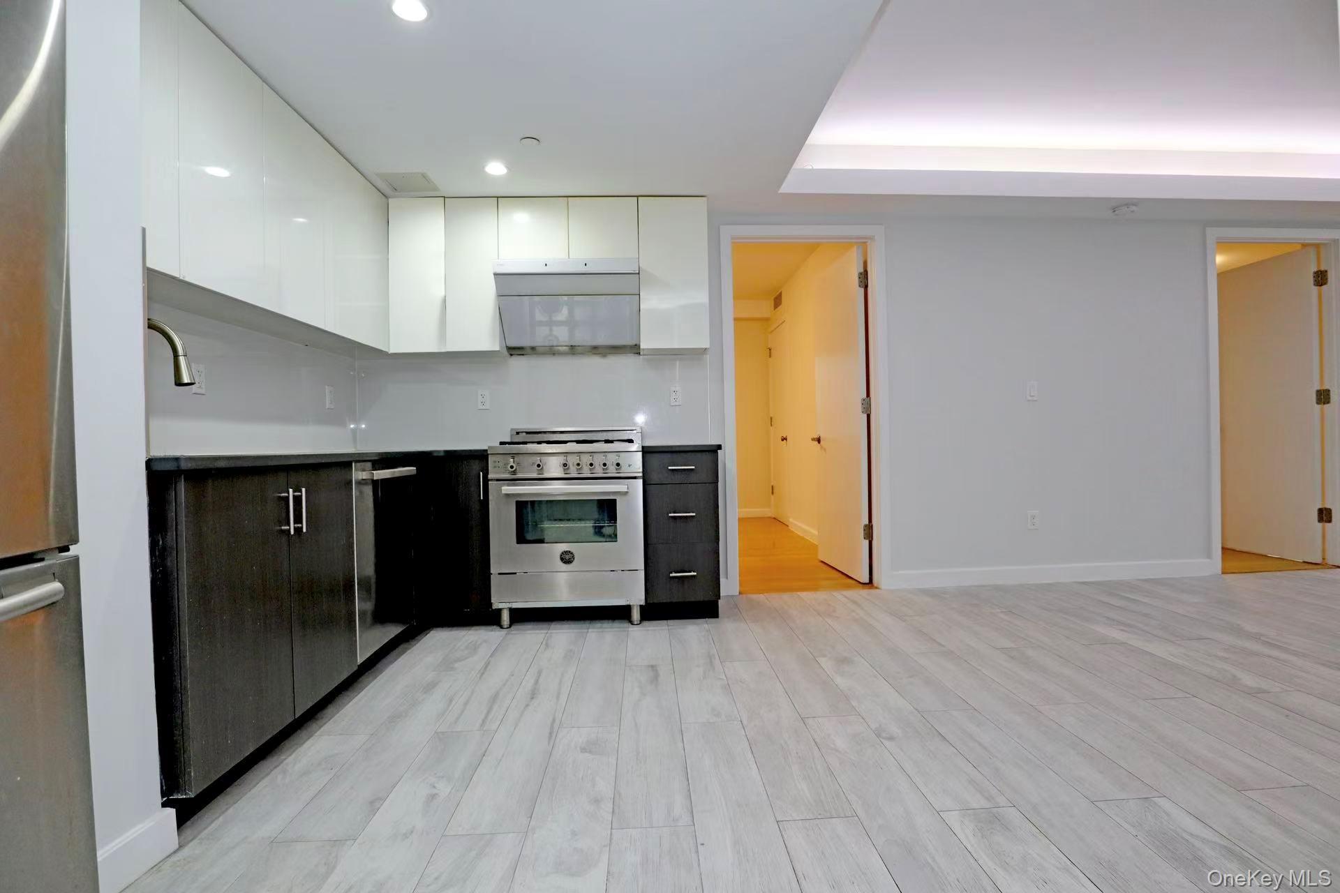 Condo Union  Queens, NY 11366, MLS-947410-5