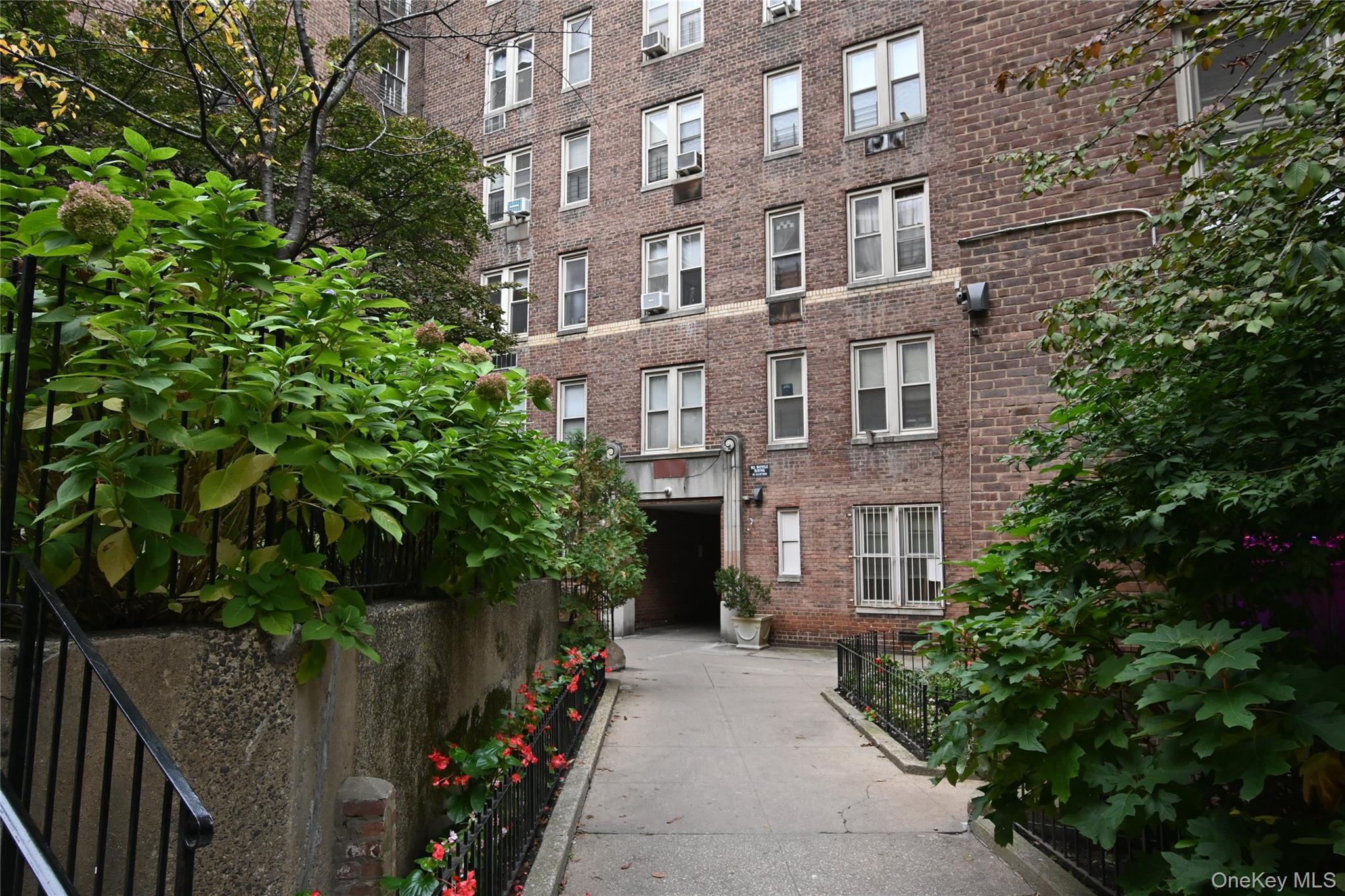 Coop 48th Queens, NY 11377, MLS-947414-8