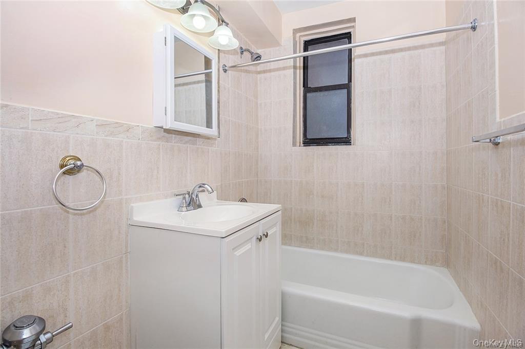 Coop Bronxwood  Bronx, NY 10469, MLS-947497-9