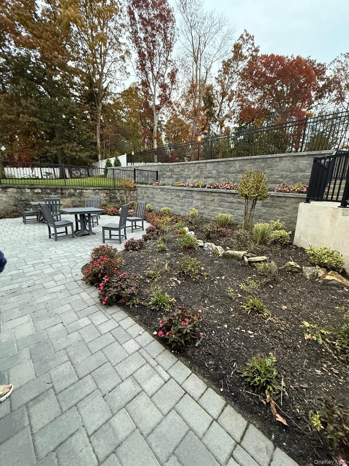 Condo Santa Barbara  Nassau County, NY 11803, MLS-947537-14