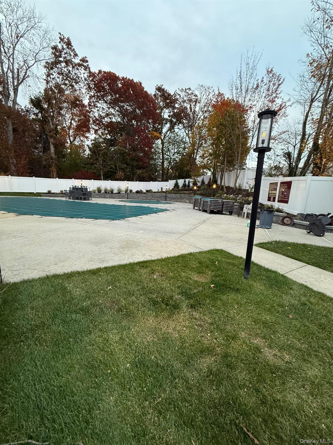 Condo Santa Barbara  Nassau County, NY 11803, MLS-947537-21