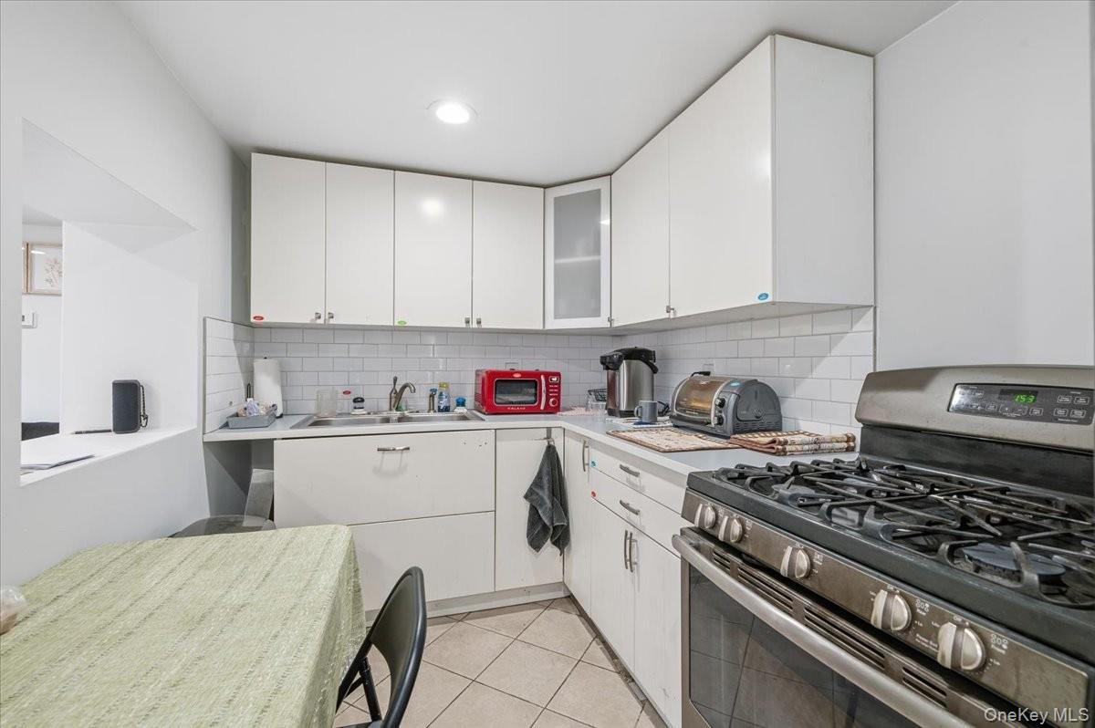 Single Family Plainview Queens, NY 11691, MLS-947566-17