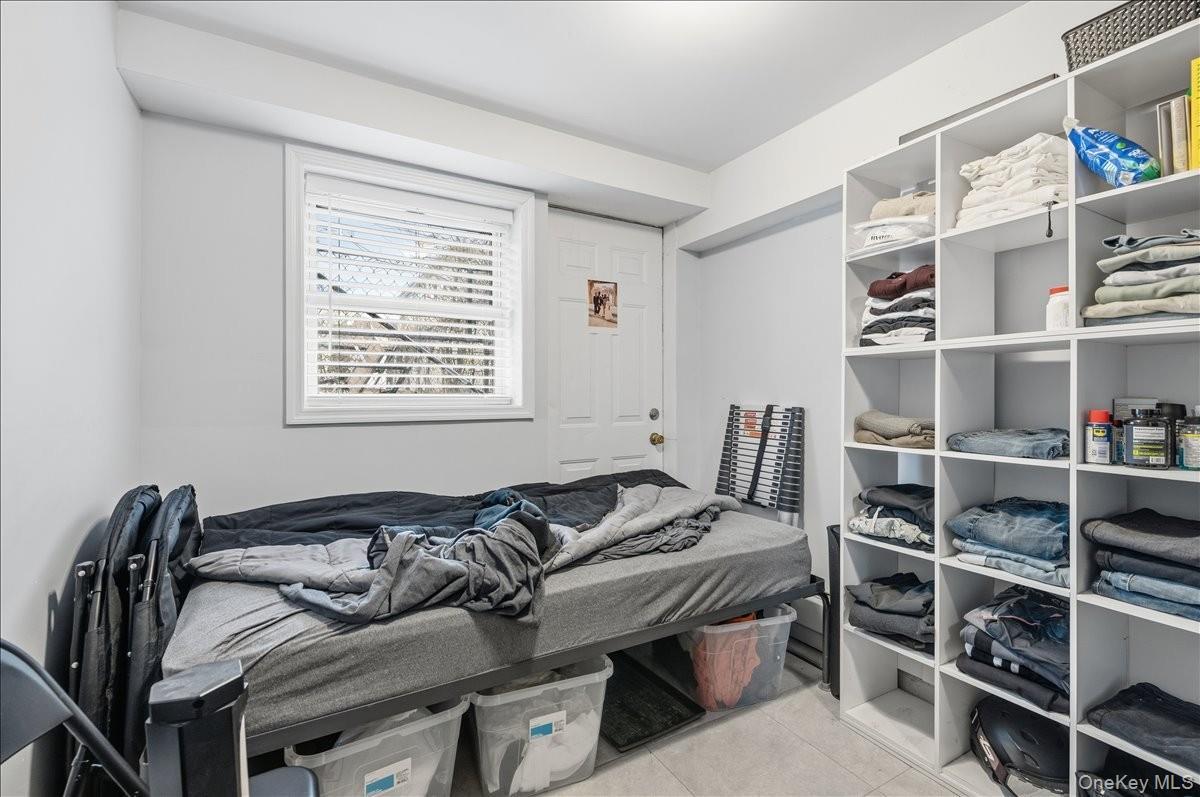 Single Family Plainview Queens, NY 11691, MLS-947566-19