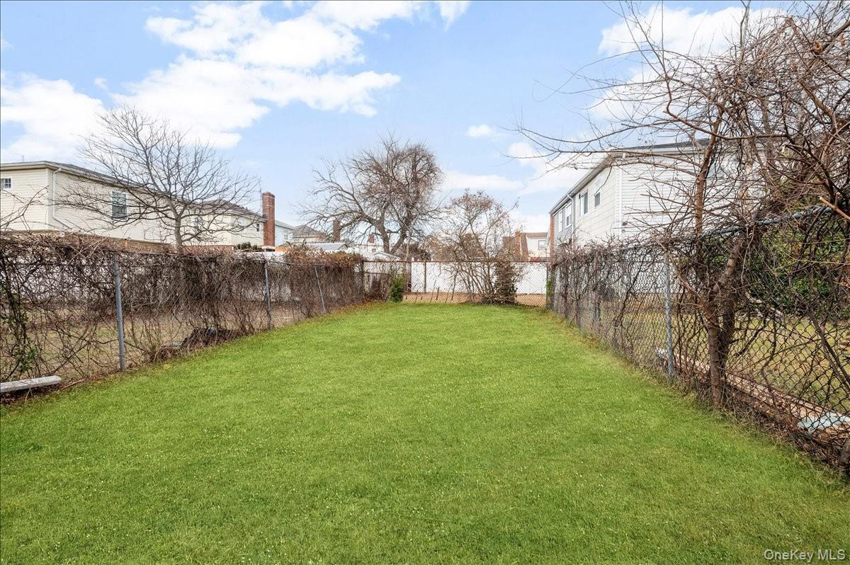 Single Family Plainview Queens, NY 11691, MLS-947566-23