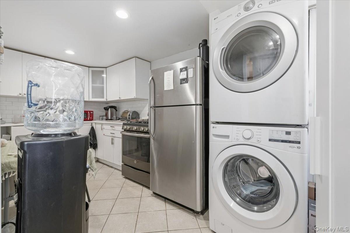 Single Family Plainview Queens, NY 11691, MLS-947566-9