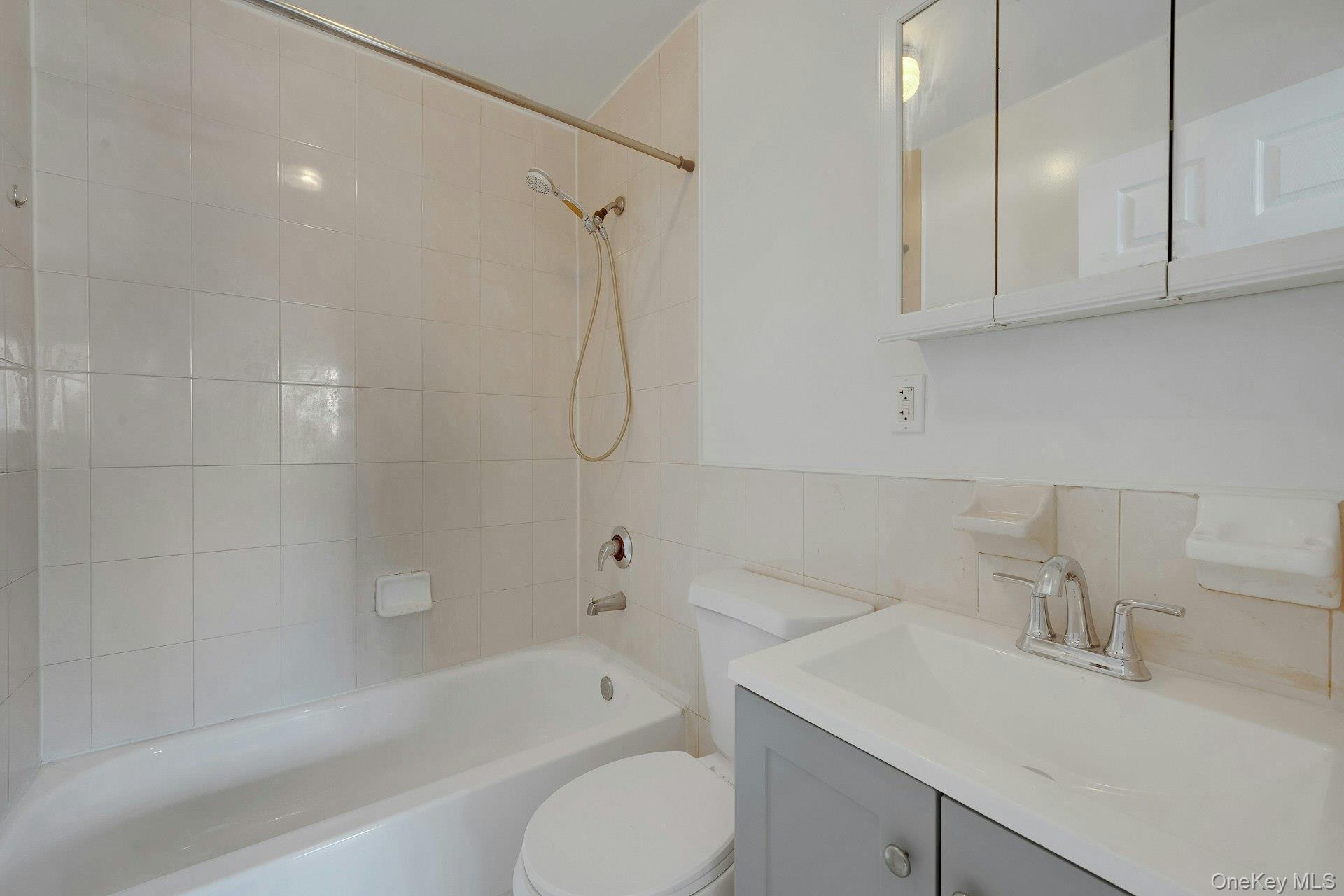 Single Family Rombouts  Bronx, NY 10475, MLS-947591-39