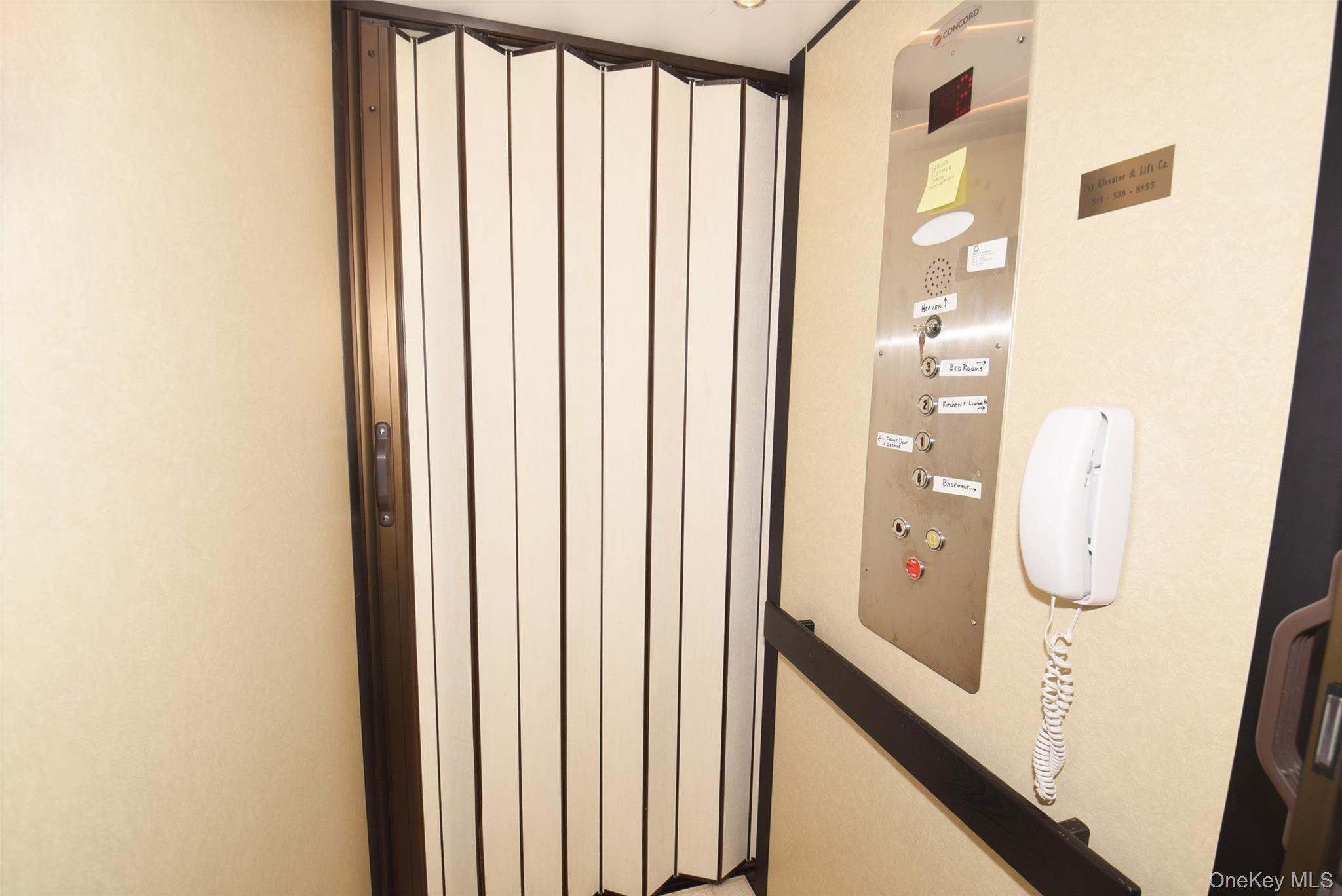 Condo Virginia Pine Suffolk County, NY 11706, MLS-947720-10