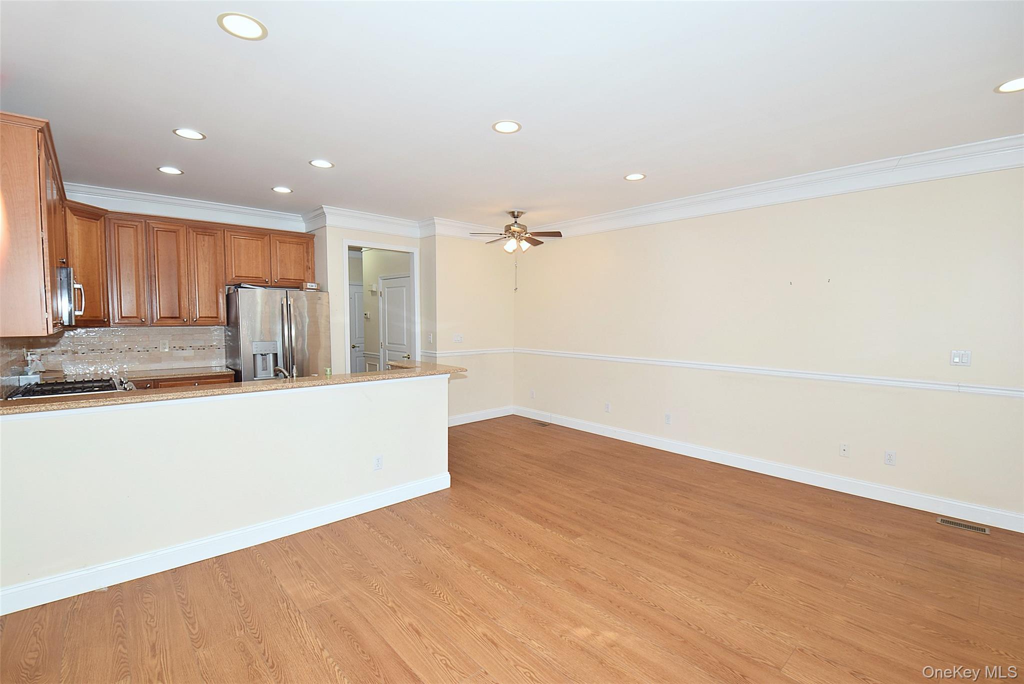 Condo Virginia Pine Suffolk County, NY 11706, MLS-947720-13