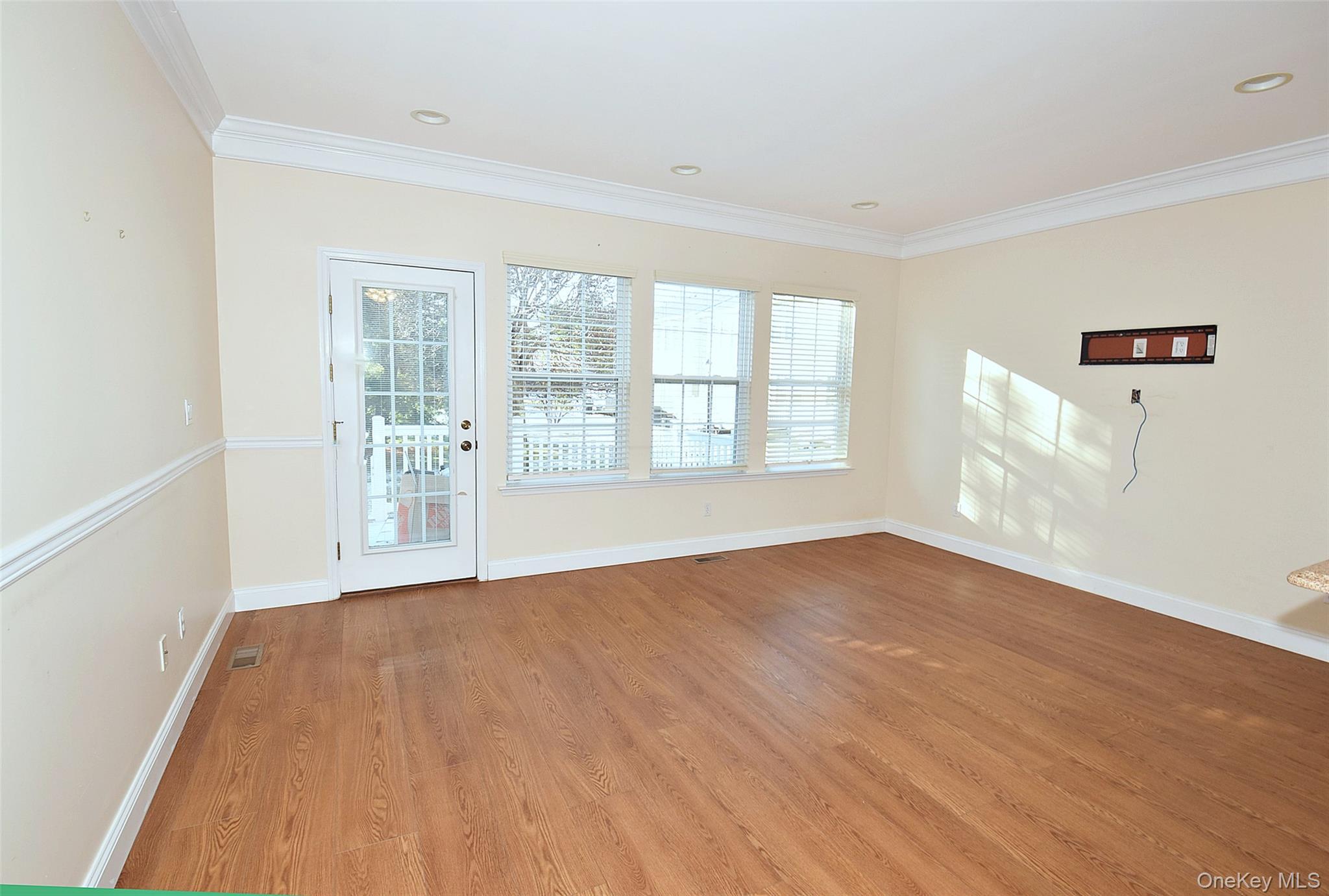 Condo Virginia Pine Suffolk County, NY 11706, MLS-947720-16