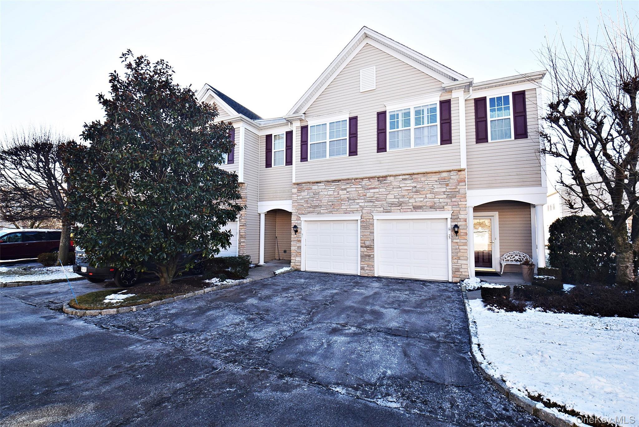 Condo Virginia Pine Suffolk County, NY 11706, MLS-947720-5