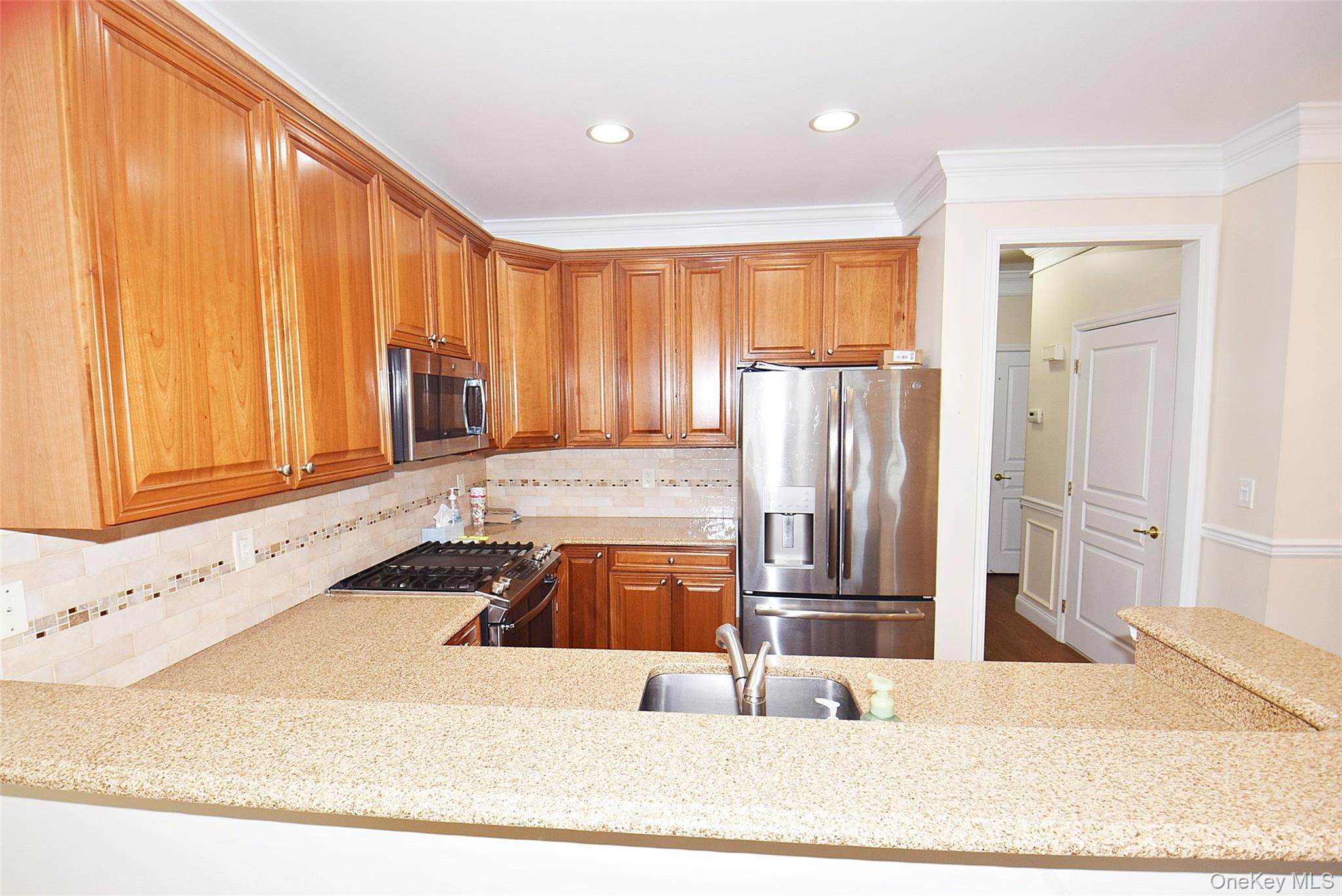 Condo Virginia Pine Suffolk County, NY 11706, MLS-947720-7