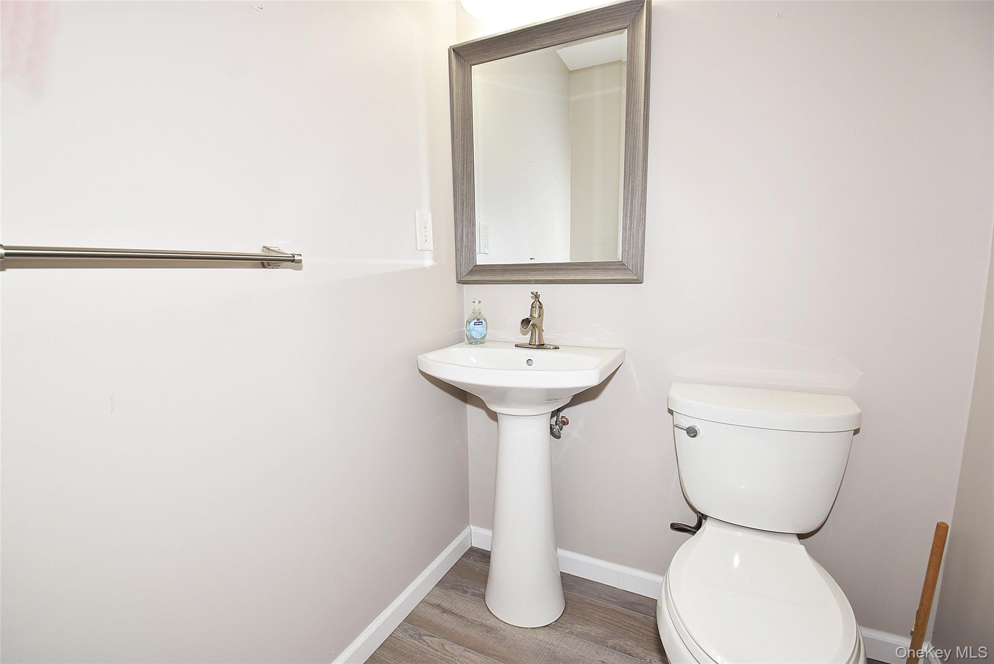 Condo Virginia Pine Suffolk County, NY 11706, MLS-947720-9