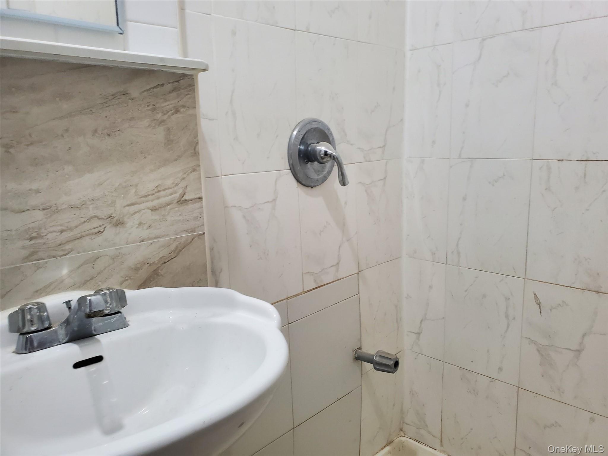 Apartment 86 Street  Queens, NY 11372, MLS-947739-8