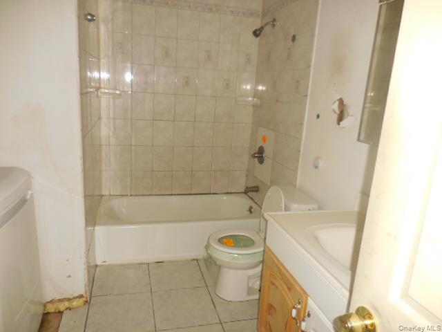 Single Family Hollow  Suffolk County, NY 11713, MLS-947766-22