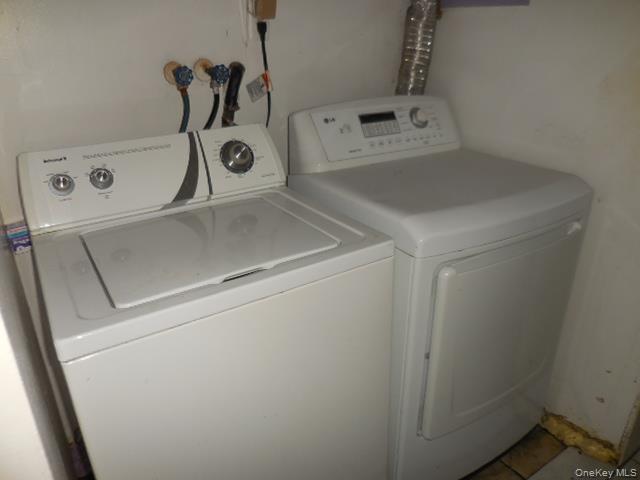 Single Family Hollow  Suffolk County, NY 11713, MLS-947766-23