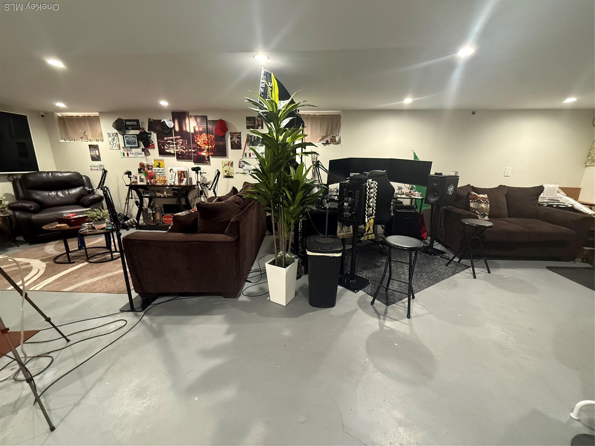 Single Family 84th  Queens, NY 11385, MLS-947796-22