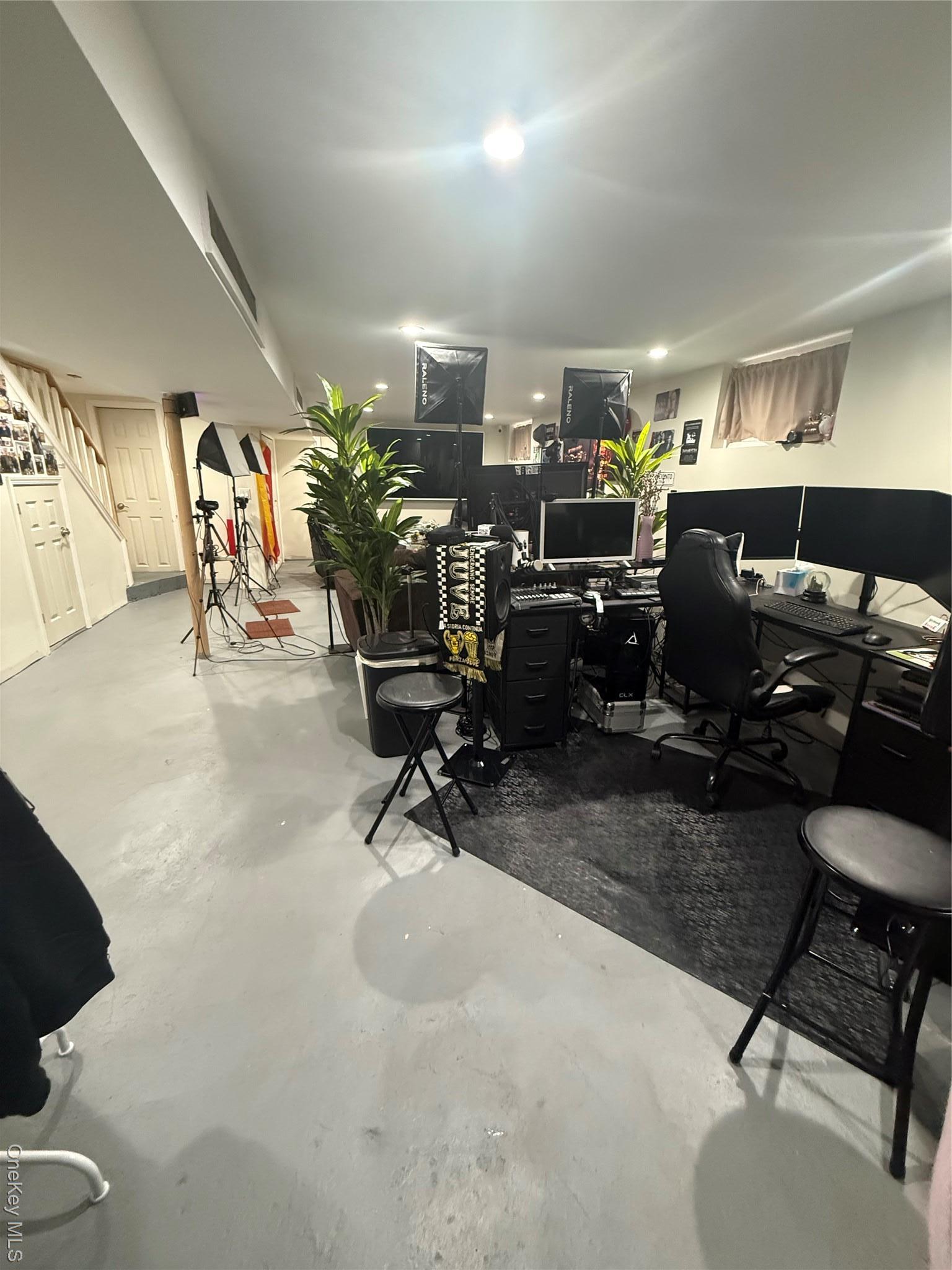 Single Family 84th  Queens, NY 11385, MLS-947796-23