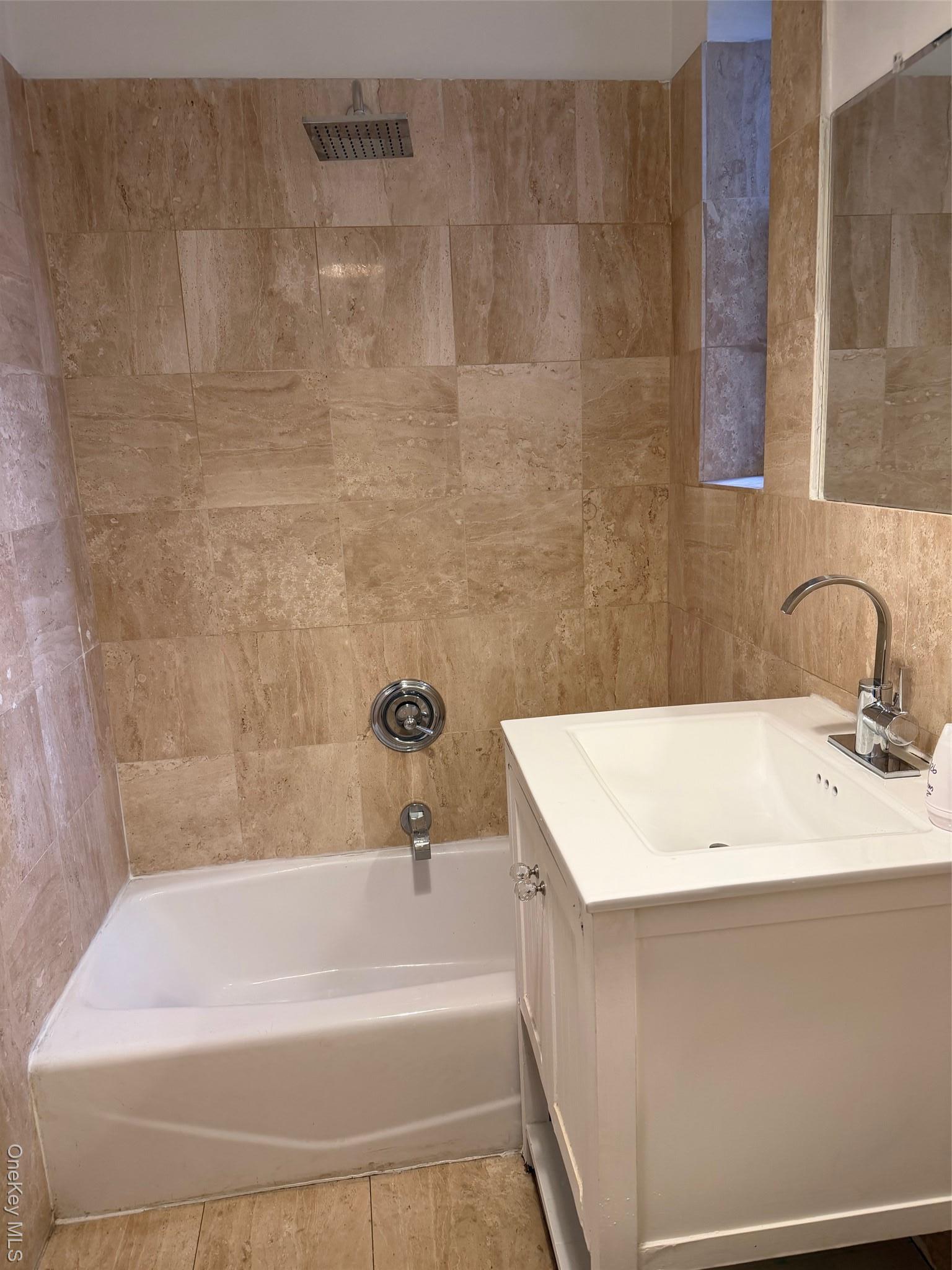 Coop E 49th Street  Manhattan, NY 10017, MLS-947818-10
