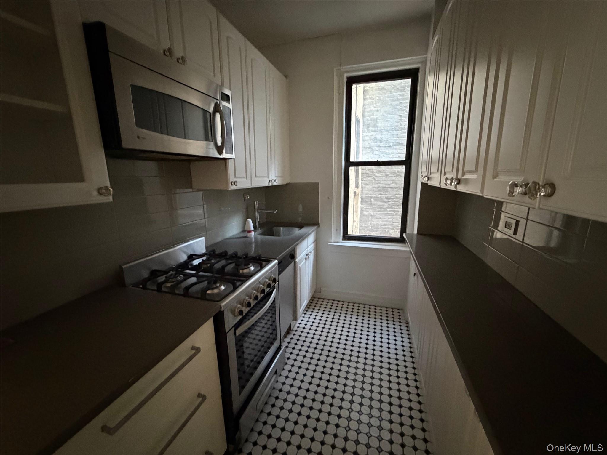 Coop E 49th Street  Manhattan, NY 10017, MLS-947818-11