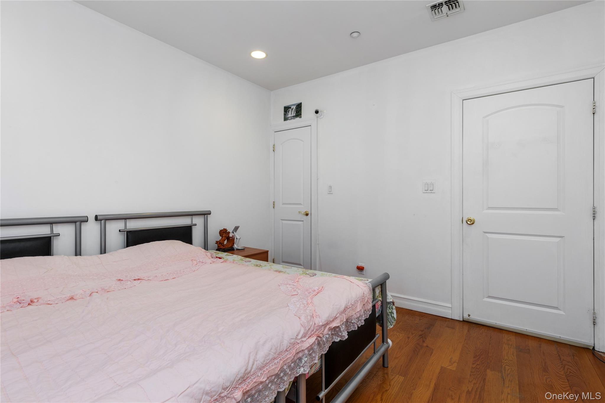 Condo 37th  Queens, NY 11368, MLS-947938-11