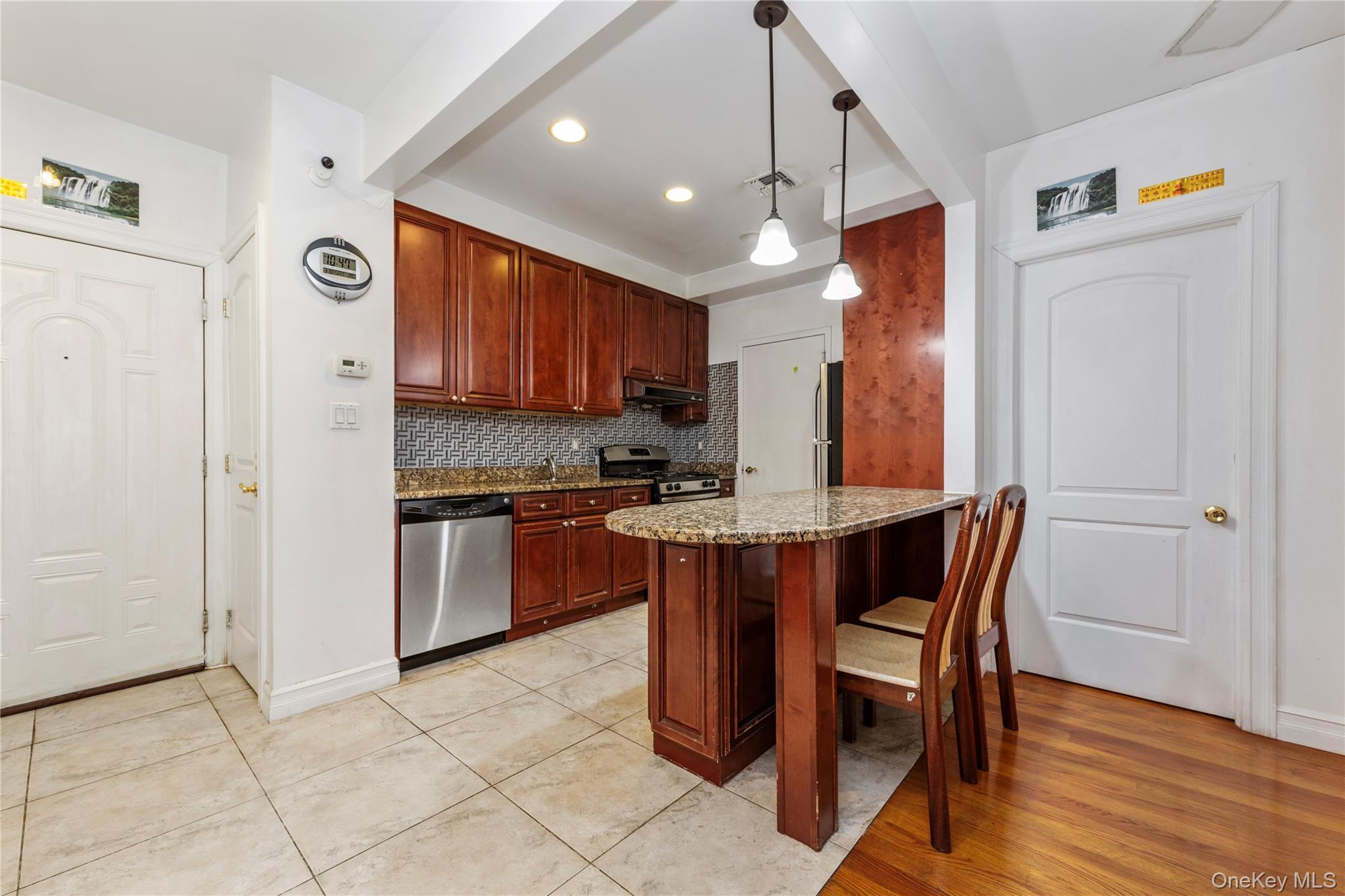 Condo 37th  Queens, NY 11368, MLS-947938-4