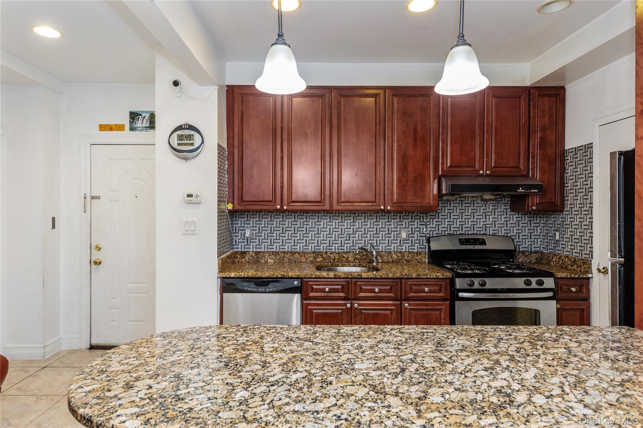 Condo 37th  Queens, NY 11368, MLS-947938-7